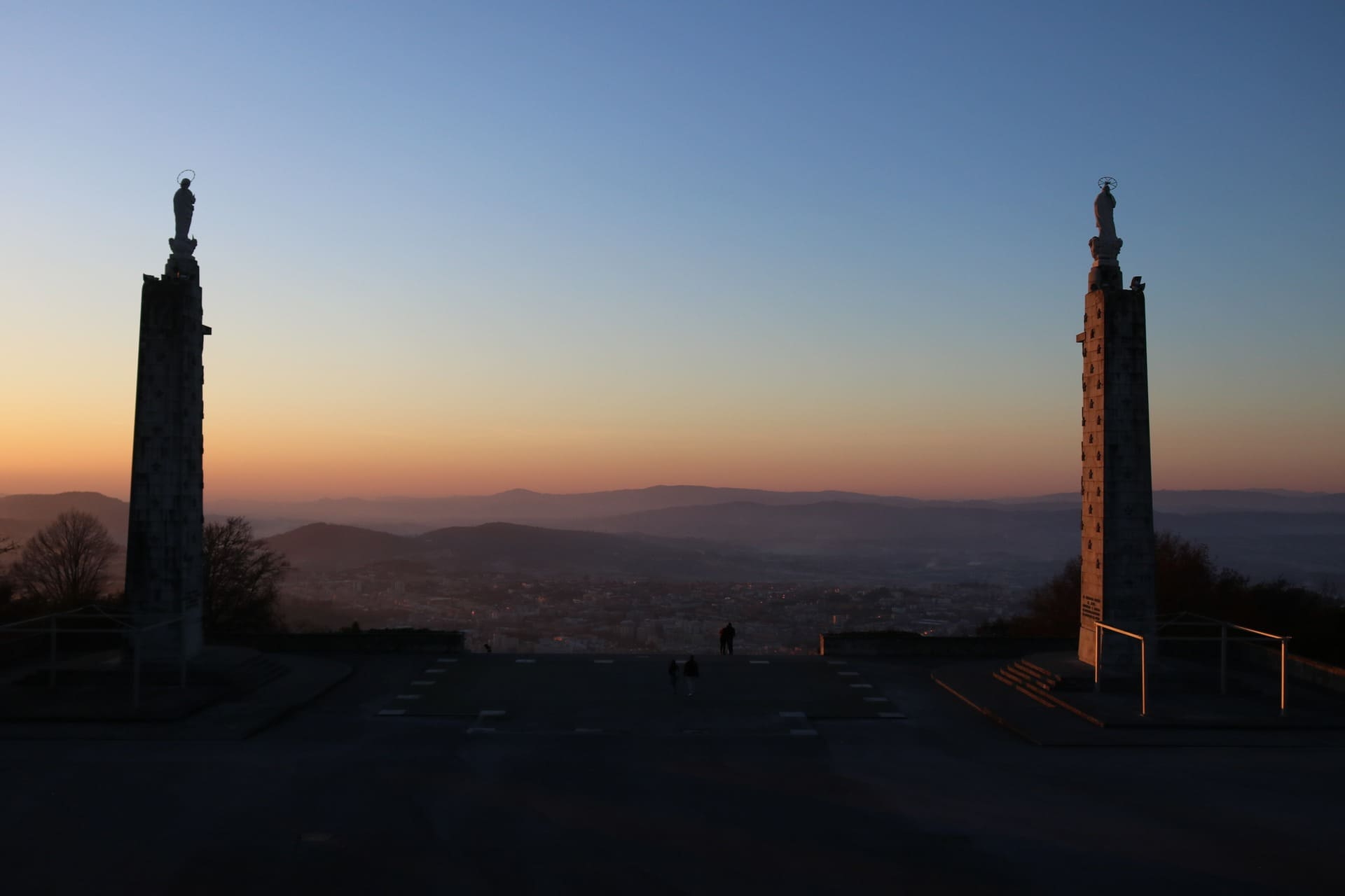 Marienheiligtum auf einem Hügel bei Braga mit Panoramablick, Portugal
