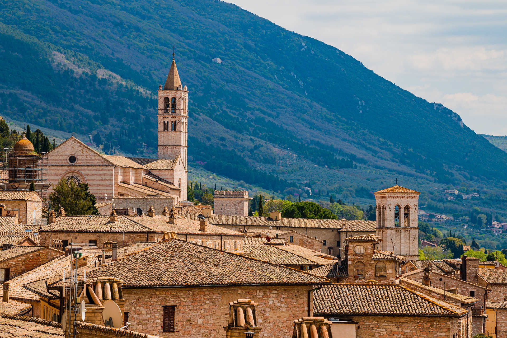 Historische Steinhäuser in Assisi