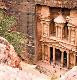 Al-Khazneh, das Schatzhaus von Petra, in Felswand gehauene antike Fassade in Jordanien