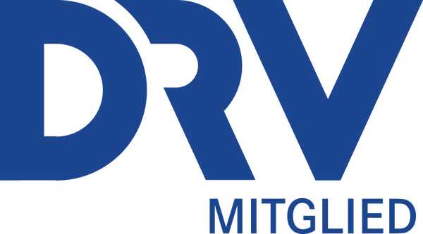 Blaues DRV-Mitgliedslogo auf schwarzem Hintergrund in Großbuchstaben