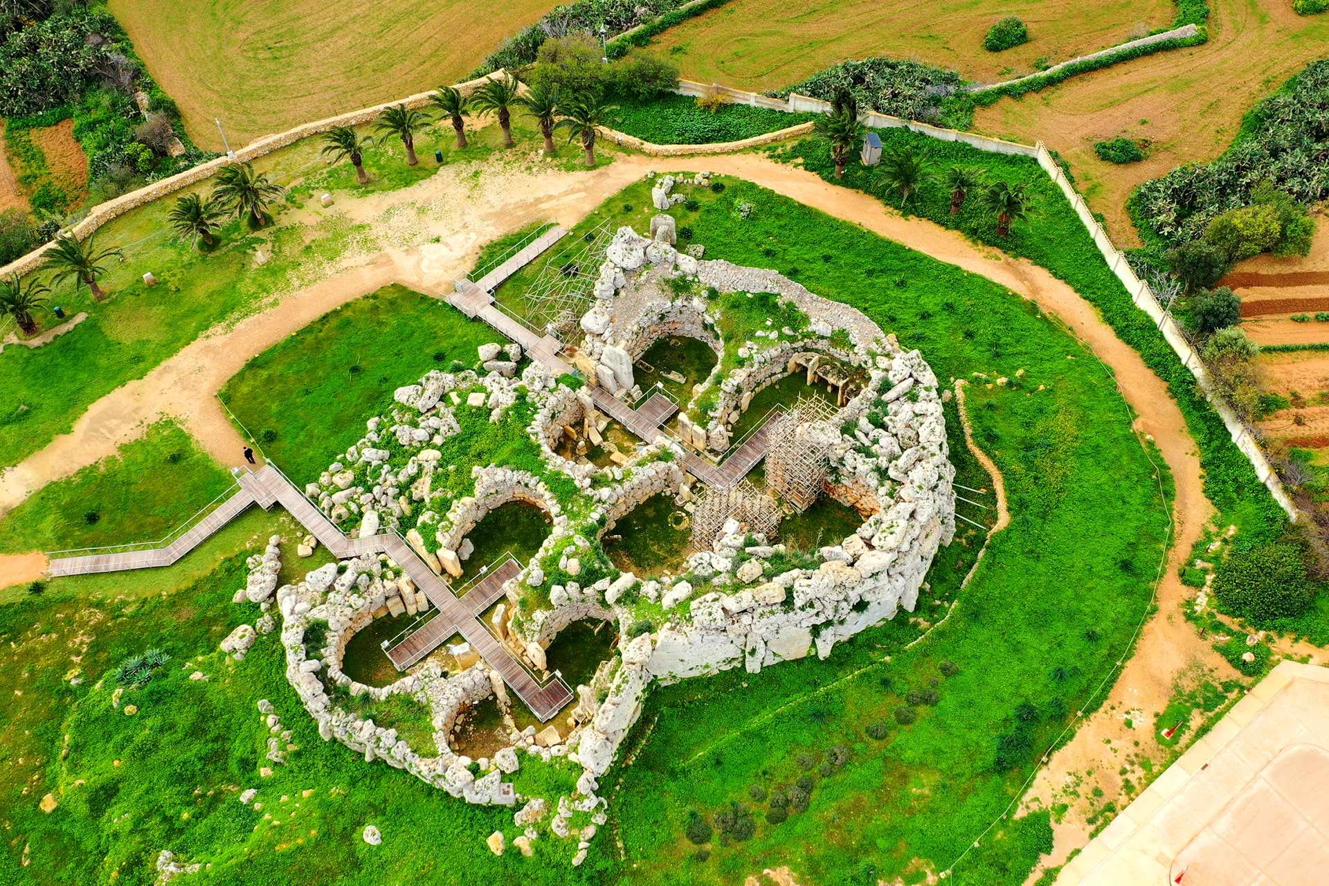 Luftaufnahme der prähistorischen Ġgantija-Tempel auf der Insel Gozo, UNESCO-Weltkulturerbe