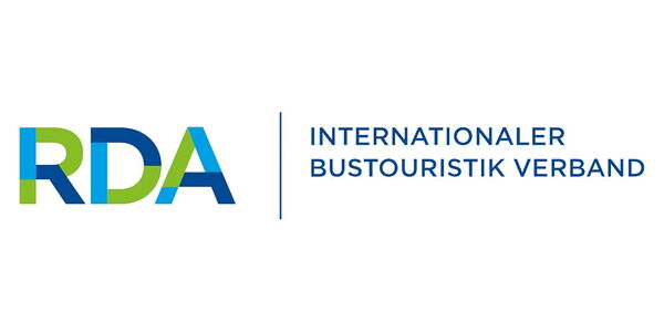 Logo des RDA Internationaler Bustouristik Verband mit blauer und grüner Schrift